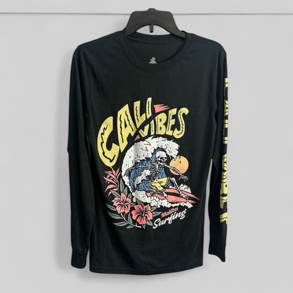 Launder Cali Vibes bold neon skeleton on surfboard graphic tee size